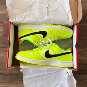 NIKE Dunk Low SE Splash Volt